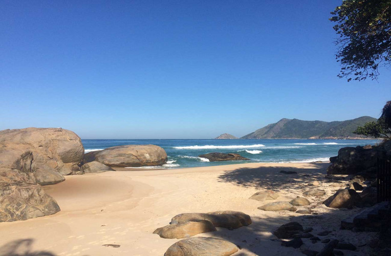 Praia do Abricó, Grumari, Rio de Janeiro - a praia de nudismo mais famosa da Cidade Maravilhosa! Foto: corpoealma.com.