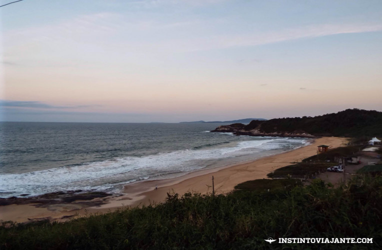Praia do Pinho, em Balneário Camboriú, Santa Catarina - a primeira dentre as praias de naturismo oficiais brasileiras.