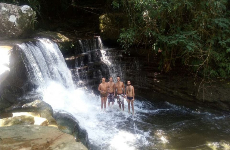 Galera na Cachoeira das Sete Quedas