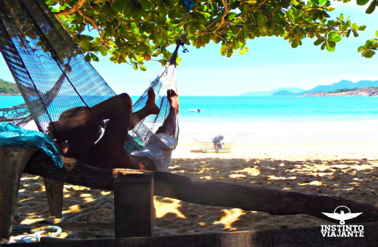 Descansando numa rede de pescador na Praia da Parnaioca, Ilha Grande/RJ