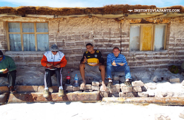 Primeiro almoço no Salar de Uyuni | Dia 1 no Deserto de Sal