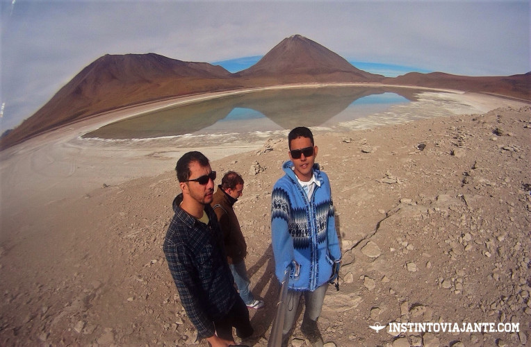 laguna verde volcán licancabur uyuni bolivia mochilao