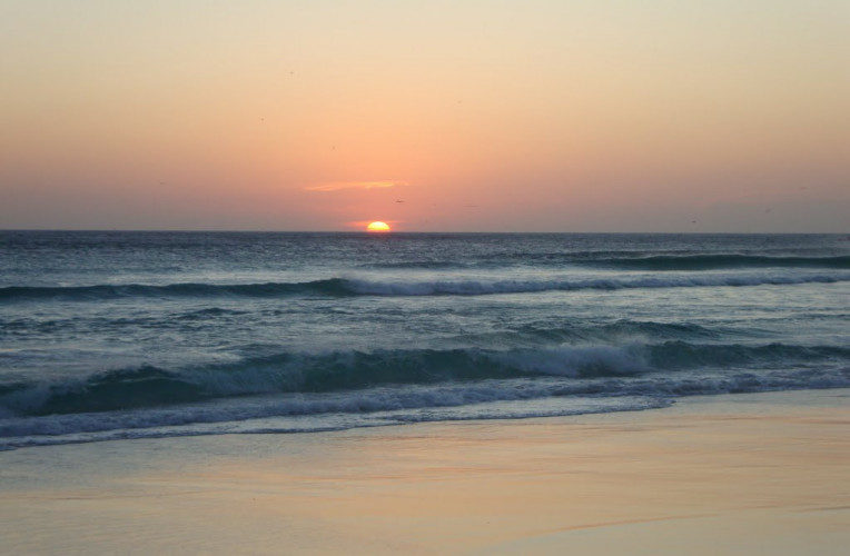Por do sol na praia Grande, em Arraial do Cabo, RJ