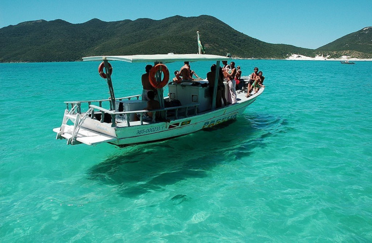 Serviço de barco de passeio em Arraial do Cabo-RJ