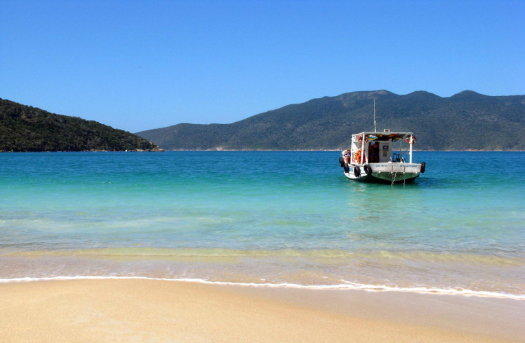 Serviço de passeio de barco em Arraial do Cabo