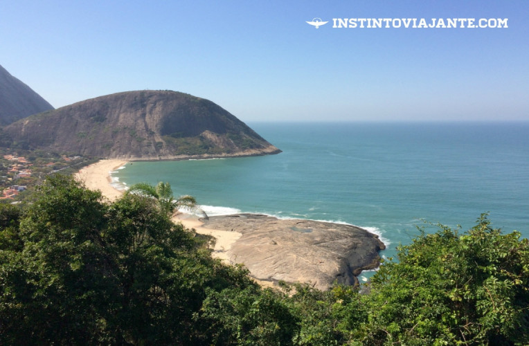 Terceiro mirante do morro das Andorinhas, conhecido como mirante Itacoatiara: mesma vista do mirante 1, mas por ângulo mais alto e melhor.
