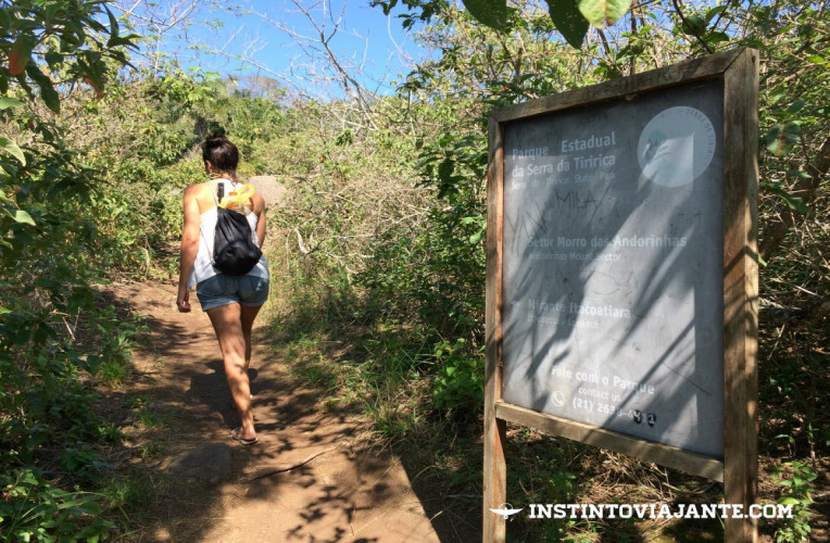 Caminho para o mirante 3, com vista para Itacoatiara.