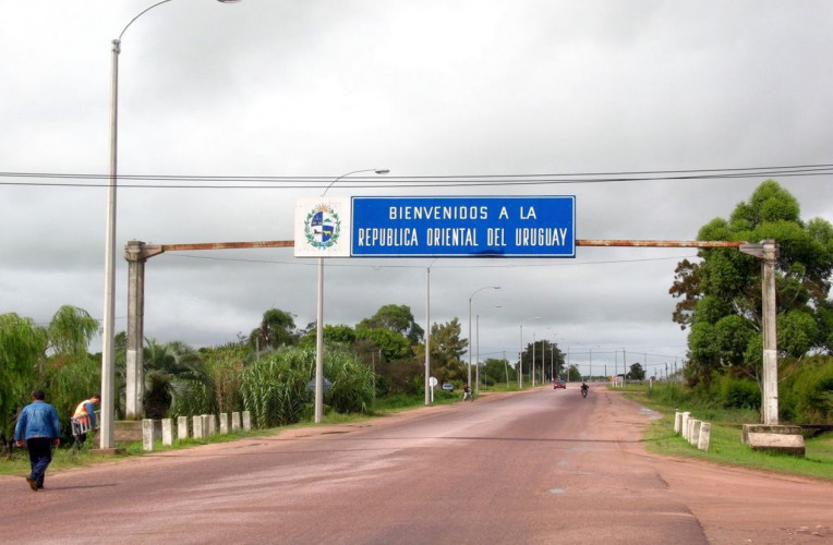 Fronteira do Brasil com Uruguai, um dos países que exigem o seguro Carta Verde.