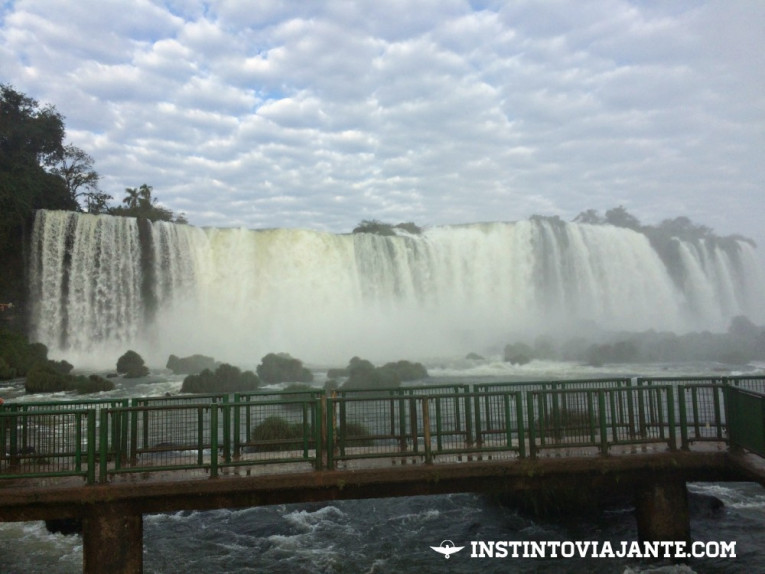 Passarela de frente para a Garganta do Diabo, no lado brasileiro das Cataratas do Iguaçu