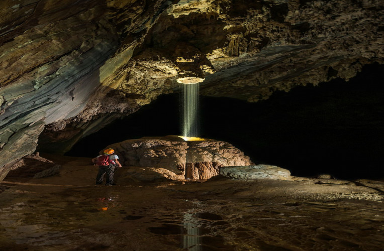 Chuveirão dentro da Caverna Temimina