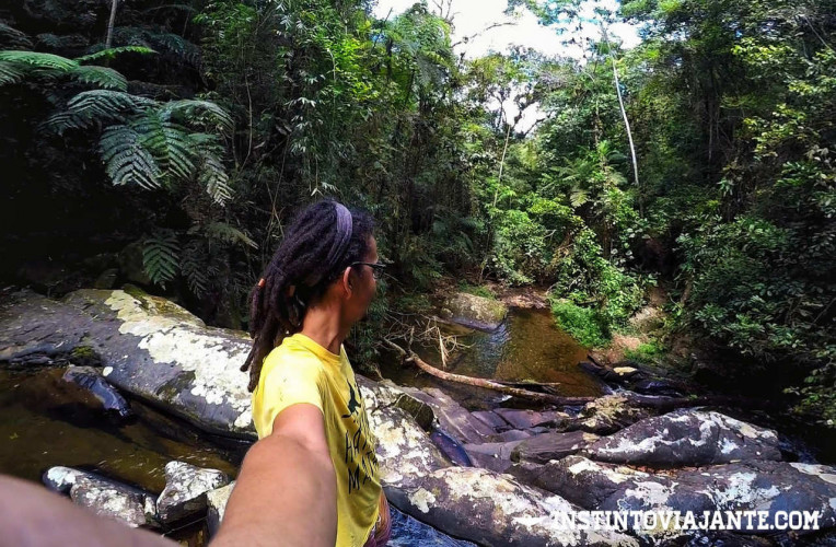 Riozinho que desce a Cachoeira do Sem Fim no Petar-SP