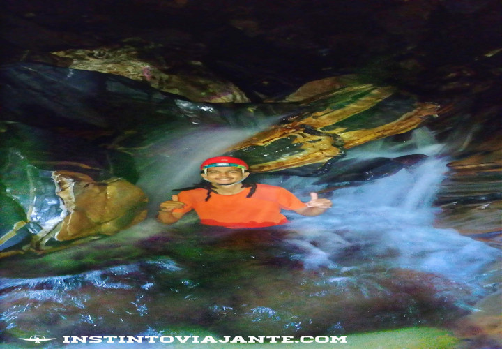 cachoeira dentro da caverna da agua suja petar sp instinto viajante