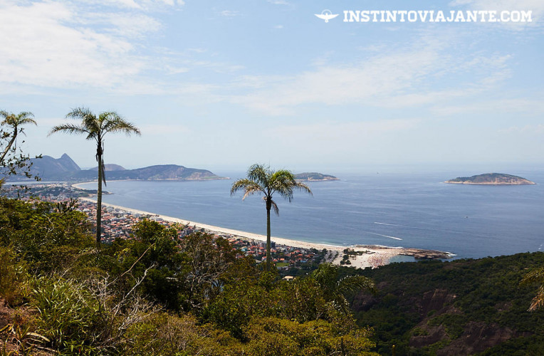 Praia de Piratininga vista do Mirante da Tapera na travessia Tupinambá