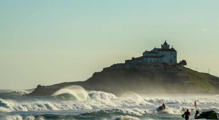 Praia de Itaúna, Saquarema-RJ - Melhores praias brasileiras para surfar