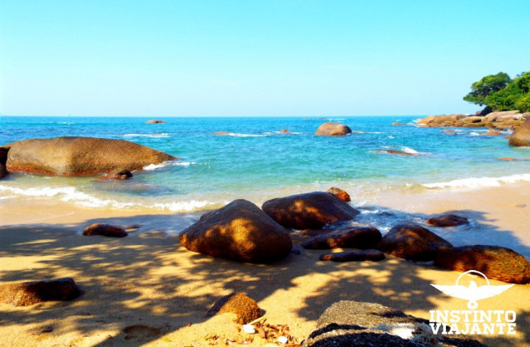 Praia de Cairuçu das Pedras, na Travessia da Juatinga, Paraty-RJ.