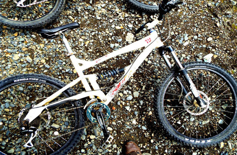 Minha bike para descer a Estrada mais perigosa do mundo