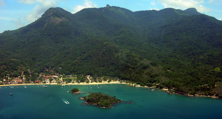 Enseada da Vila do Abraão, Ilha Grande, Brasil
