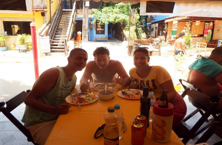 Com os amigos que encontrei por um acaso em Ilha Grande/RJ