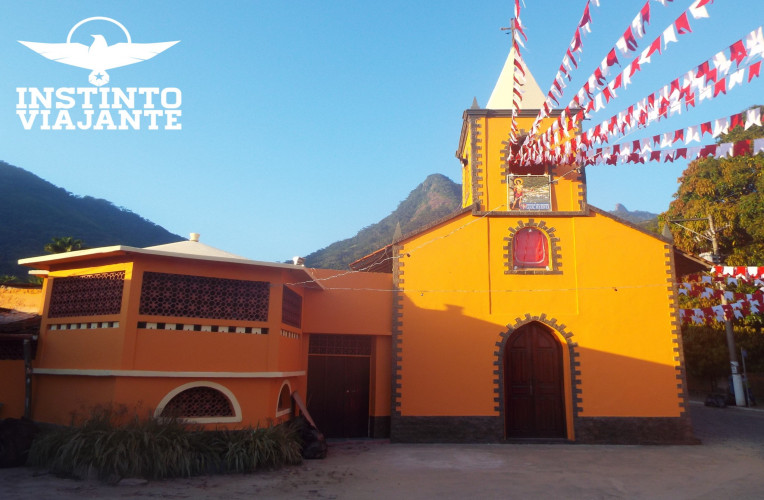 Igreja de São Sebastião, em Abraão. com mais de 150 anos de existência, construída antes da visita de D. Pedro II a Ilha Grande/RJ