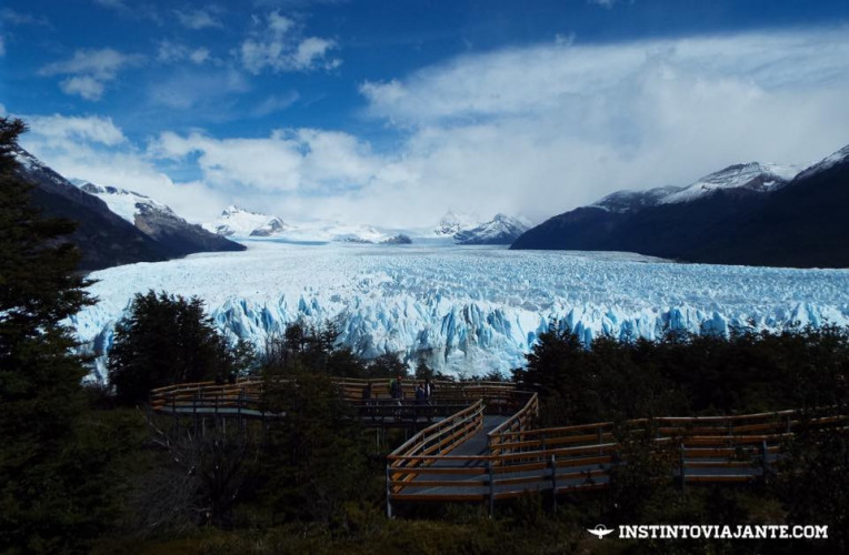 O Glaciar Perito Moreno, ou o gigante branco, é a maior geleira horizontal do mundo