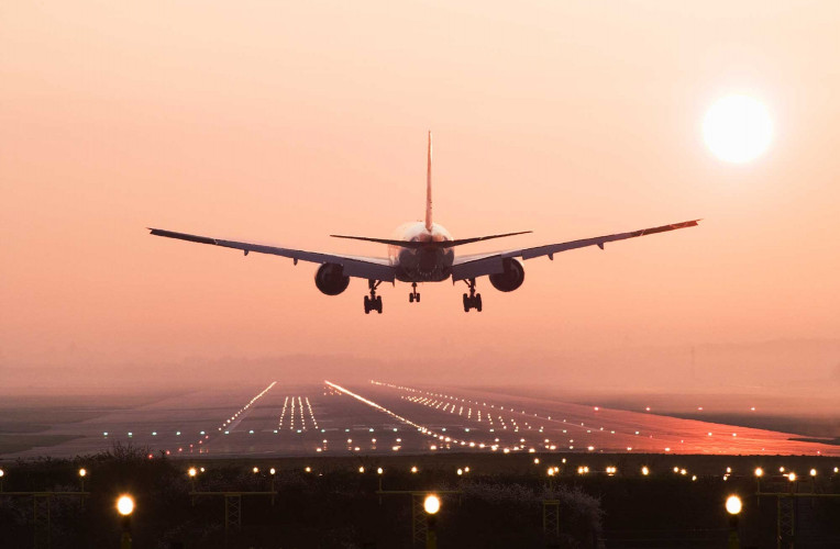 Avião pousando