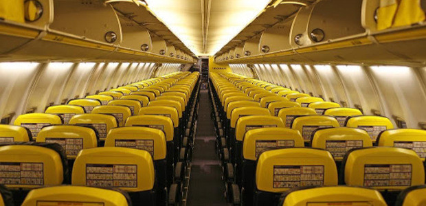 Avião da companhia low cost por dentro