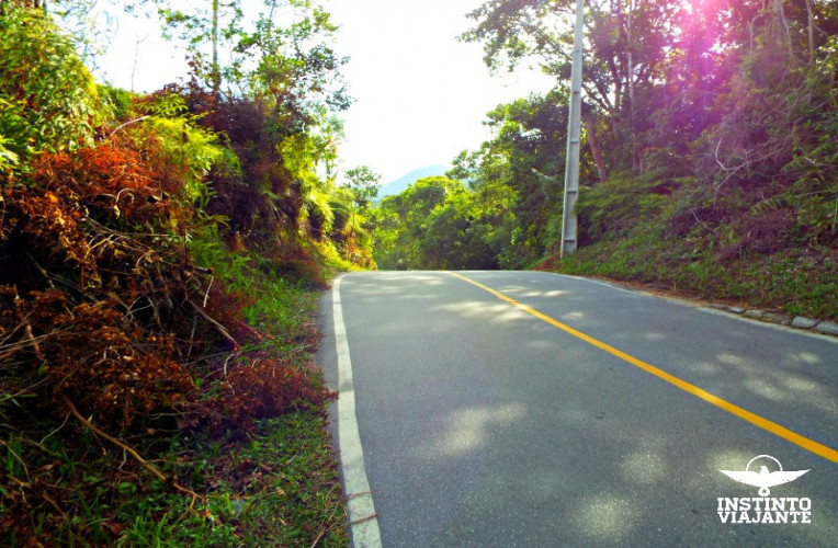 Estrada no caminho para Trindade, Paraty/RJ, Brasil
