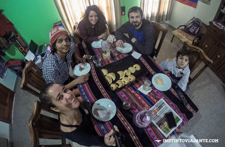Rango na casa de amigos e economizando com comida em viagem